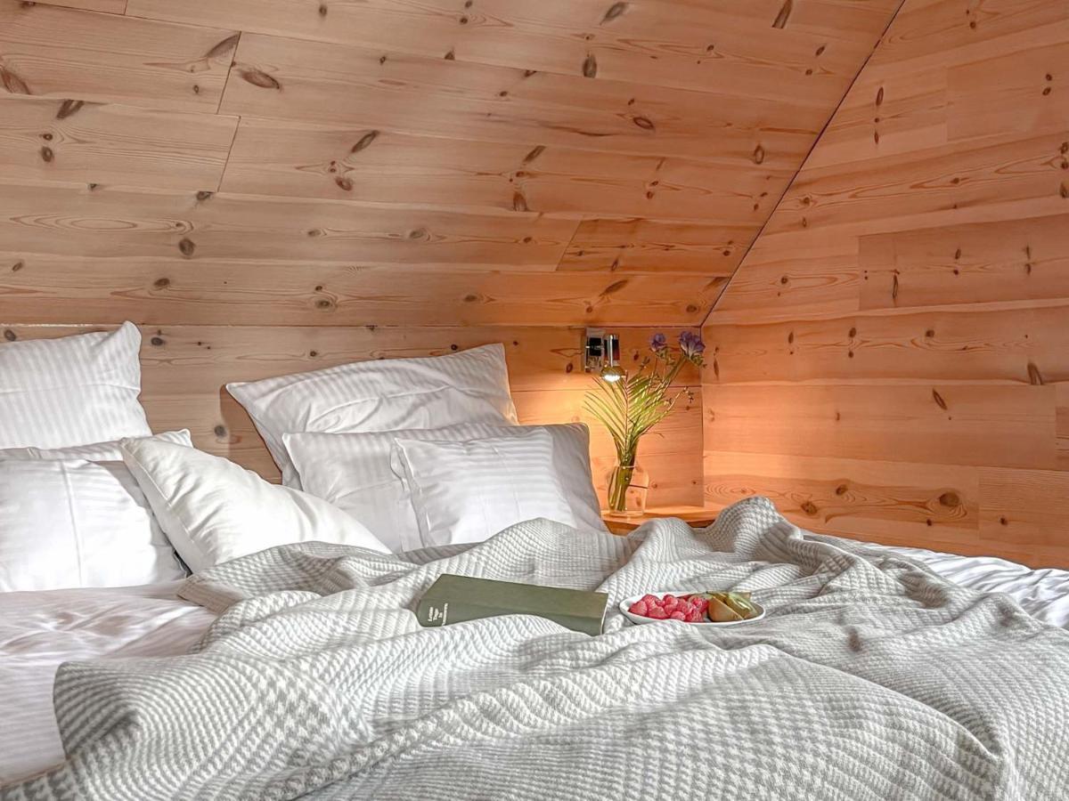 traumHaff Küstenchalets - einzigartige Chalets an der Ostsee. Ganz aus Lärchenholz mit Kamin und Sauna Vogelsang-Warsin Exterior foto