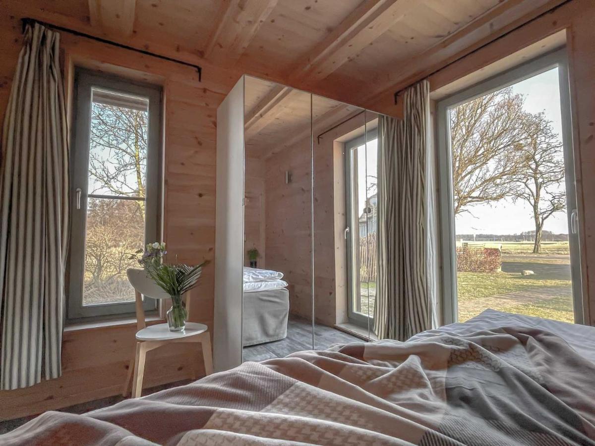 traumHaff Küstenchalets - einzigartige Chalets an der Ostsee. Ganz aus Lärchenholz mit Kamin und Sauna Vogelsang-Warsin Exterior foto