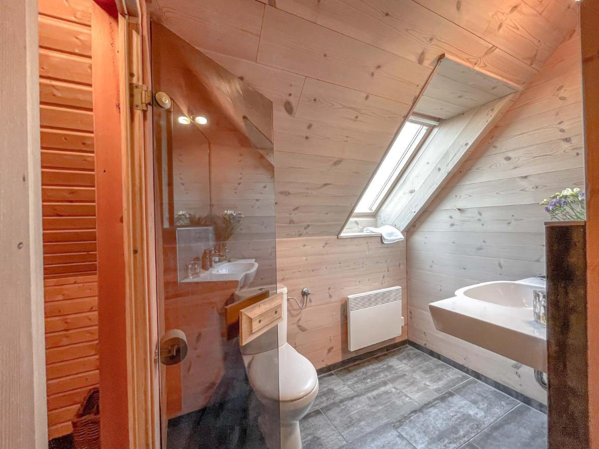 traumHaff Küstenchalets - einzigartige Chalets an der Ostsee. Ganz aus Lärchenholz mit Kamin und Sauna Vogelsang-Warsin Exterior foto