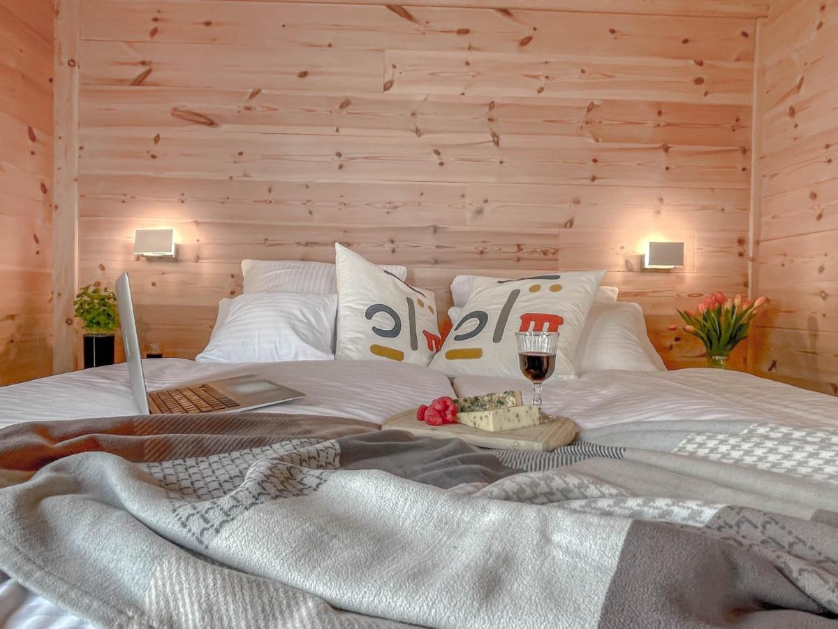 traumHaff Küstenchalets - einzigartige Chalets an der Ostsee. Ganz aus Lärchenholz mit Kamin und Sauna Vogelsang-Warsin Exterior foto